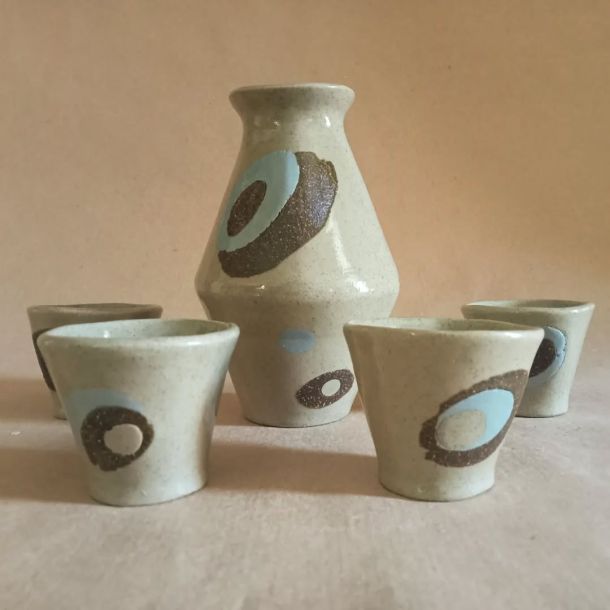 Servizio da sake composto da bottiglia e 4 bicchierini