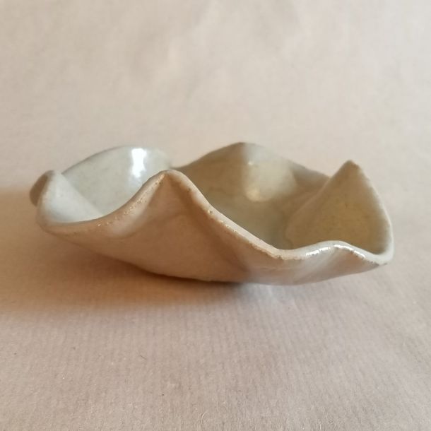 Vaso per kusamono a forma di valva di conchiglia
