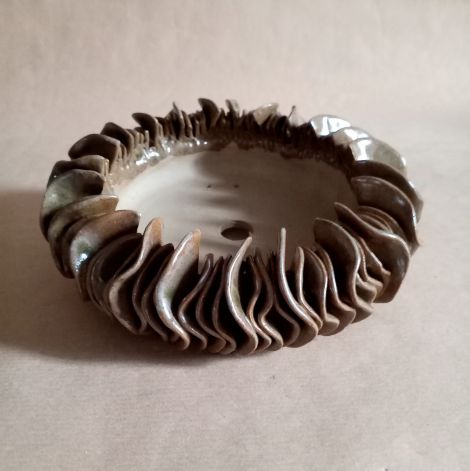 Vaso per bonsai rotondo che ricorda gli anemoni marini, in gres smaltato