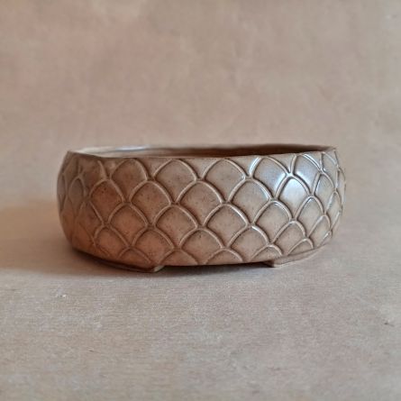 Vaso rotondo con decorazione a scaglie in gres smaltato