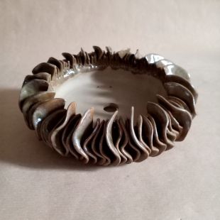 Vaso per bonsai rotondo che ricorda gli anemoni marini, in gres smaltato