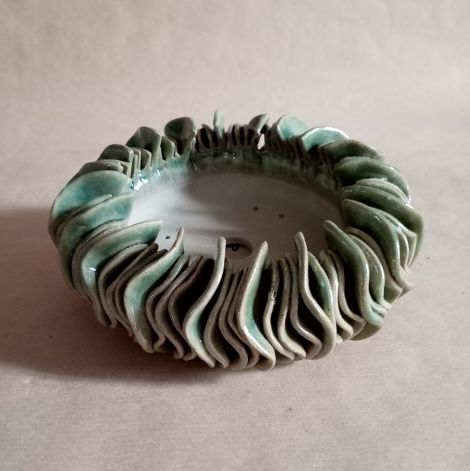 Vaso rotondo per bonsai che ricorda gli anemoni marini in gres smaltato