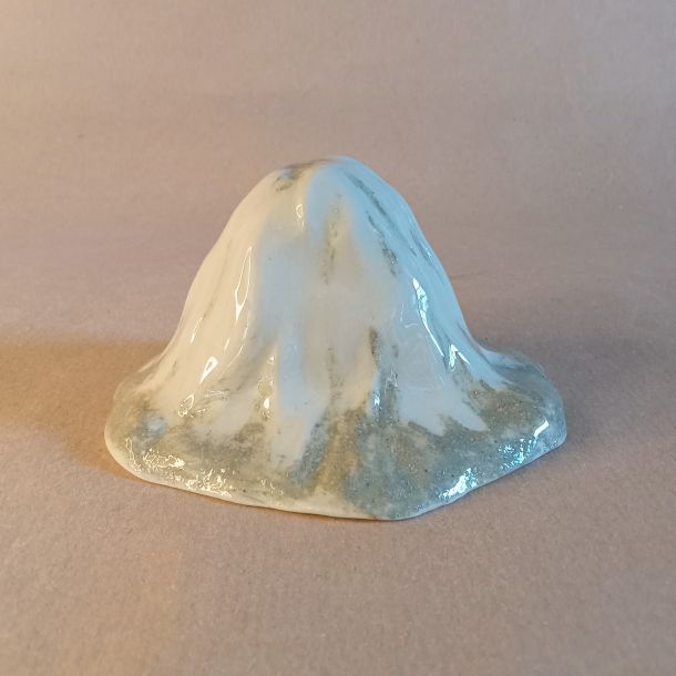 Riproduzione del monte Fuji in gres. realizzato a mano