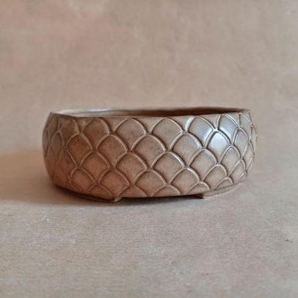Vaso rotondo con decorazione a scaglie in gres smaltato