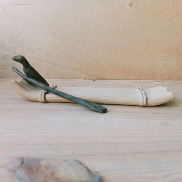 Okimono tenpai zattera, remo e cormorano