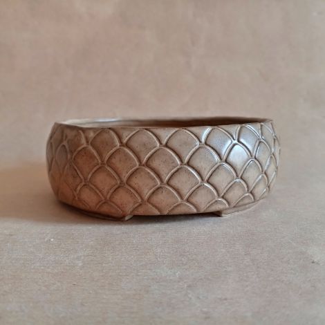Vaso rotondo con decorazione a scaglie in gres smaltato